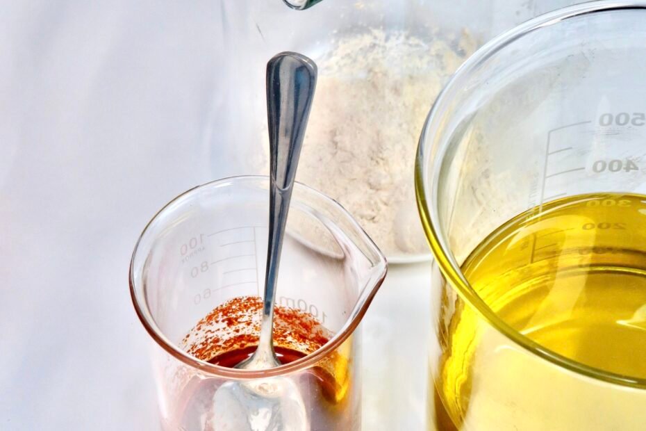 La fabrication cosmétique artisanale demande des pesées très précises de différentes huiles et actifs actifs