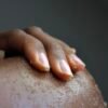 gommage-naturel-au-sucre.jpg Utilisation du gommage au sucre dans son contexte : sur le corps