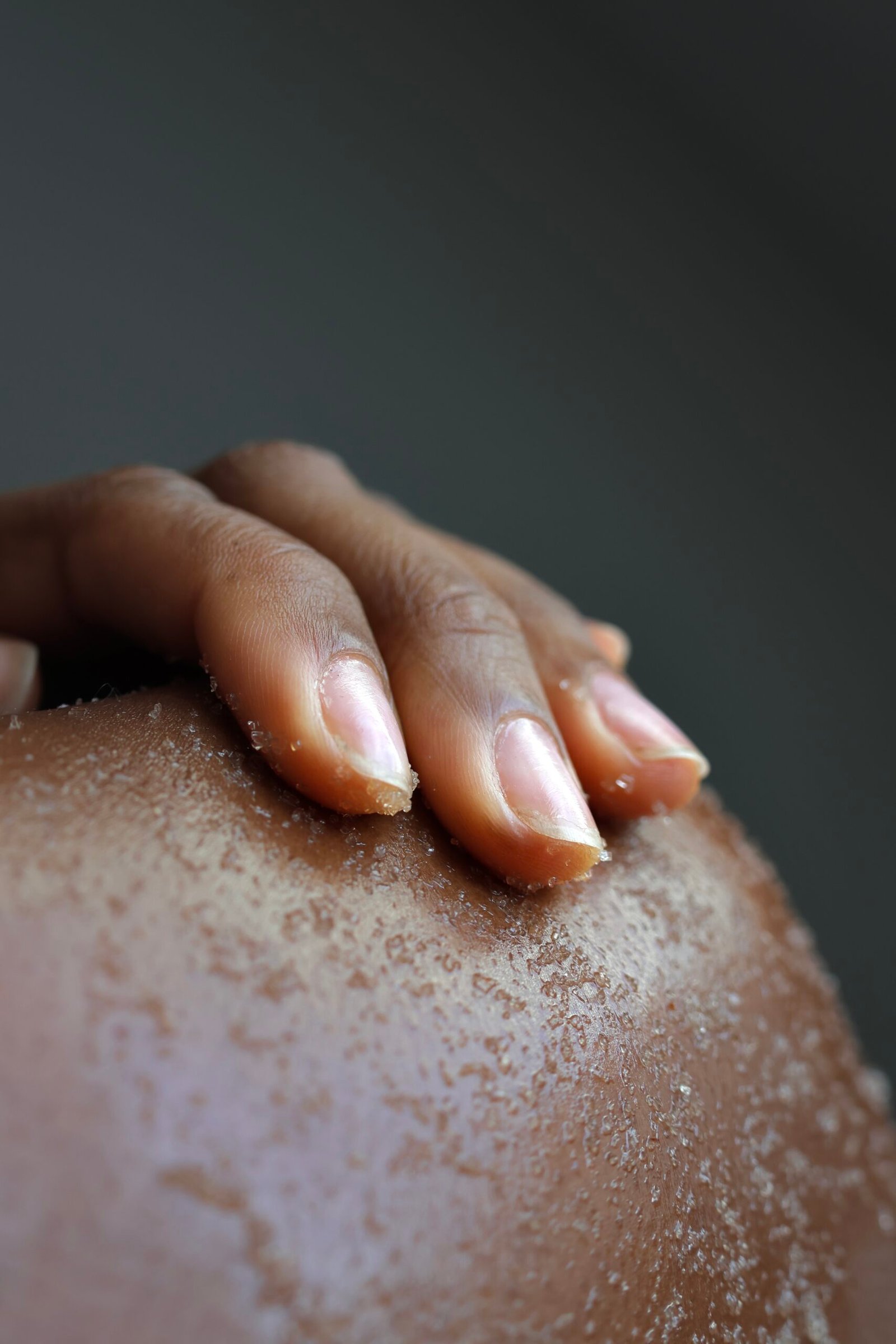 gommage-naturel-au-sucre.jpg Utilisation du gommage au sucre dans son contexte : sur le corps