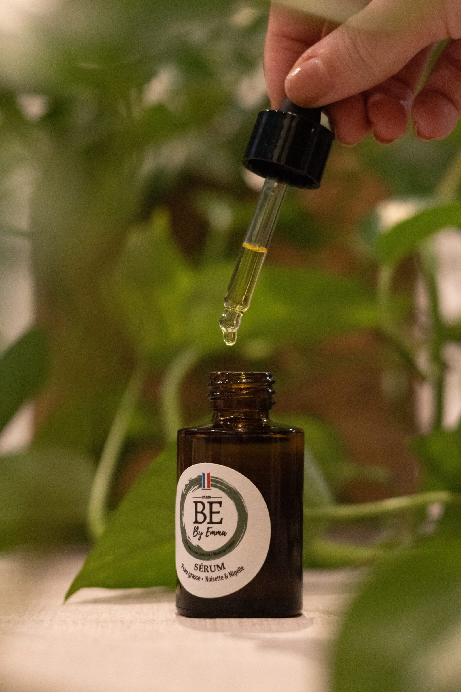 Un sérum réalisé à partir d'huiles végétales et essentielles bio