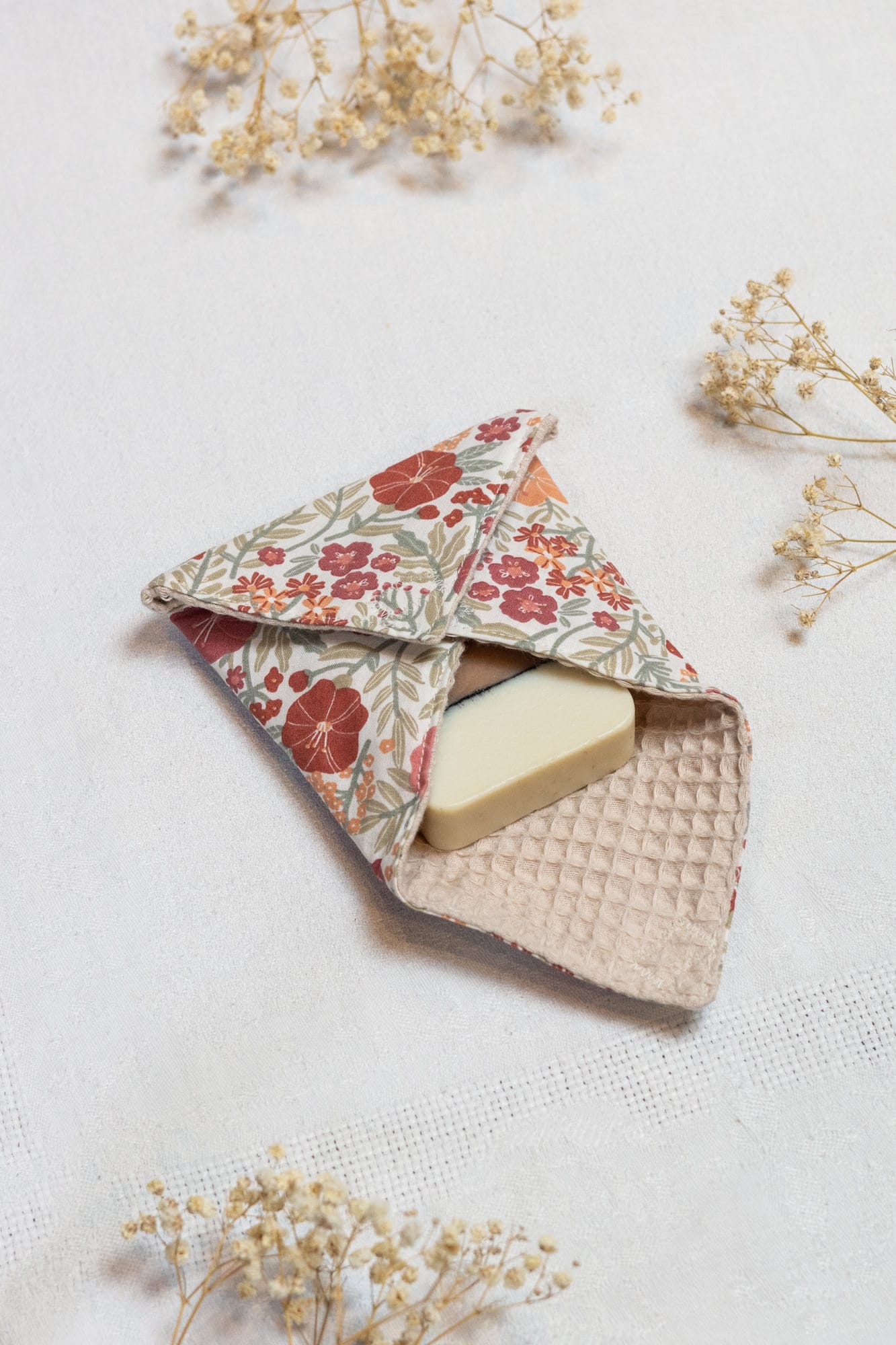 Pochette à savon avec coton imprimé fleuri