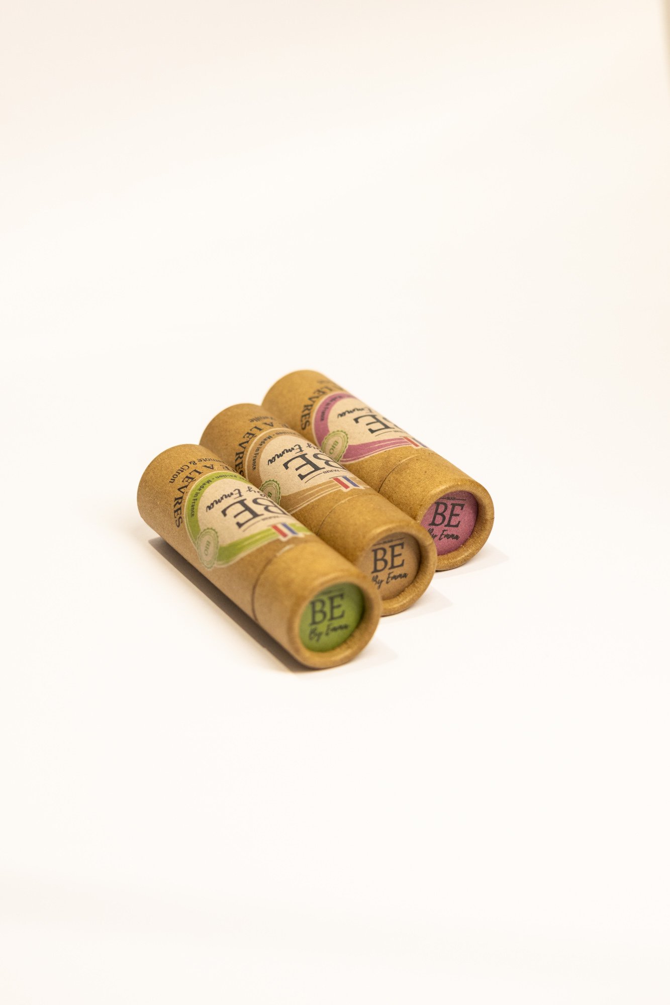 3 baumes à lèvres bio sont disponibles : bergamote & citron, hibiscus et vanille