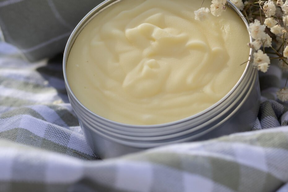 Baume corps au tiaré avec un doux parfum de ylang-ylang, orange et jasmin