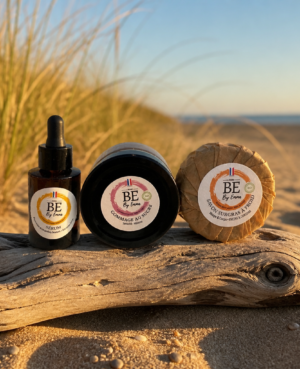 Coffret soin quotidien pour peau mature composé de 3 produits : un savon, un gommage et un sérum adaptés.